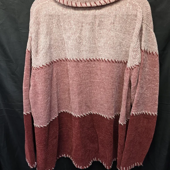 Northcrest Two-Tone Pink Crewneck Sweater - Picture 3 of 4